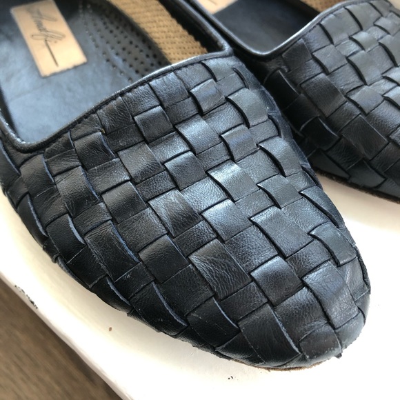 Amalfi Italian Leather Woven Flats in Navy - Picture 2 of 8